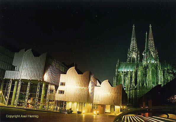 Museum Ludwig und Dom bei Nacht