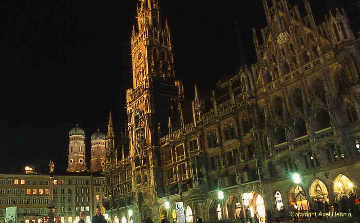 Marien Place at night