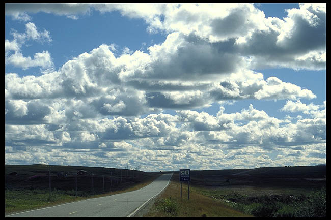 Straße und Himmel