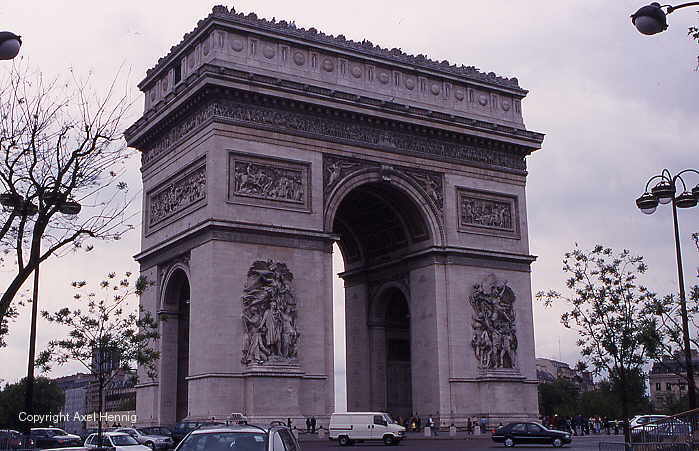 Triumphbogen (Arc de Triomphe)