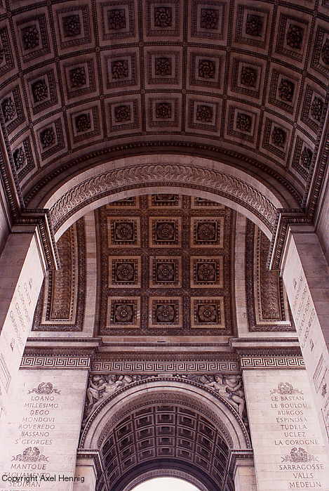 Triumphbogen (Arc de Triomphe)