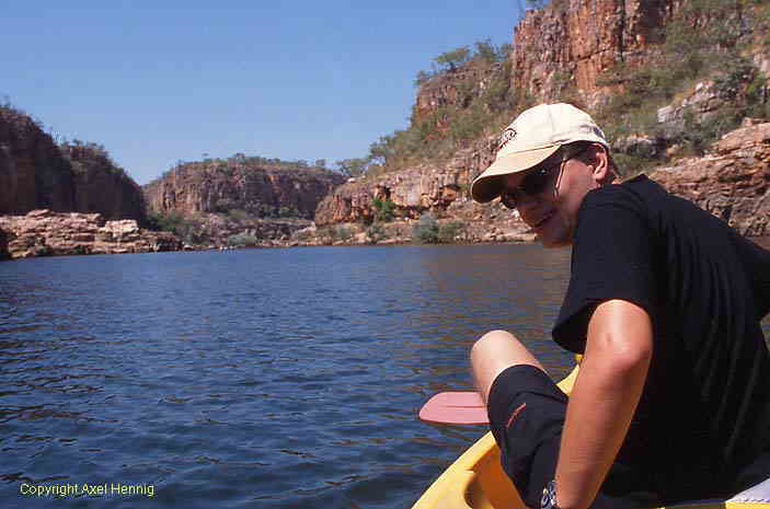 beim Kanufahren in der Katherine Gorge, Nitmiliuk NP