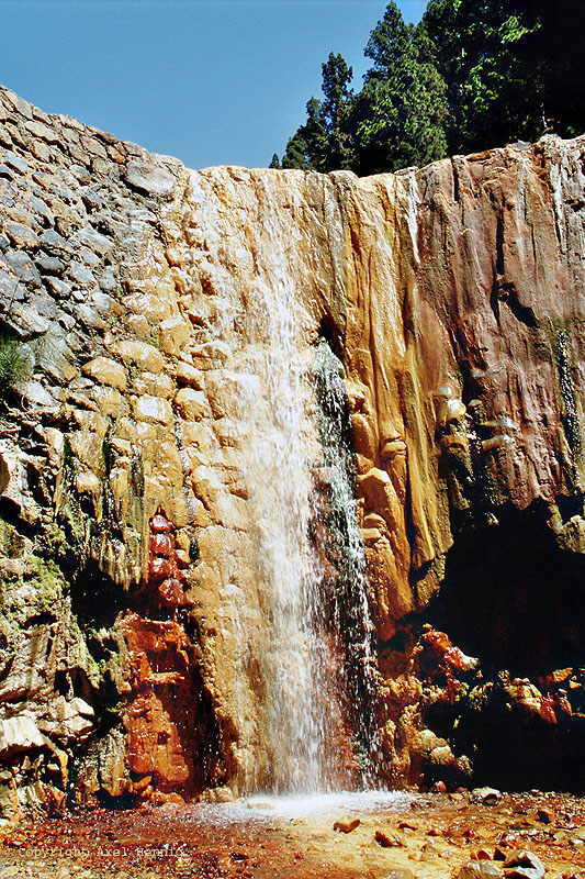 Cascada Colorada