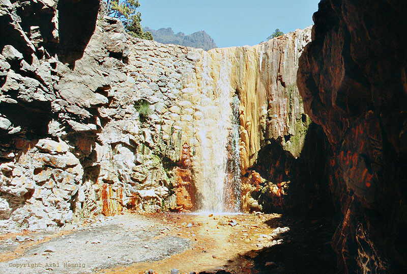 Cascada Colorada